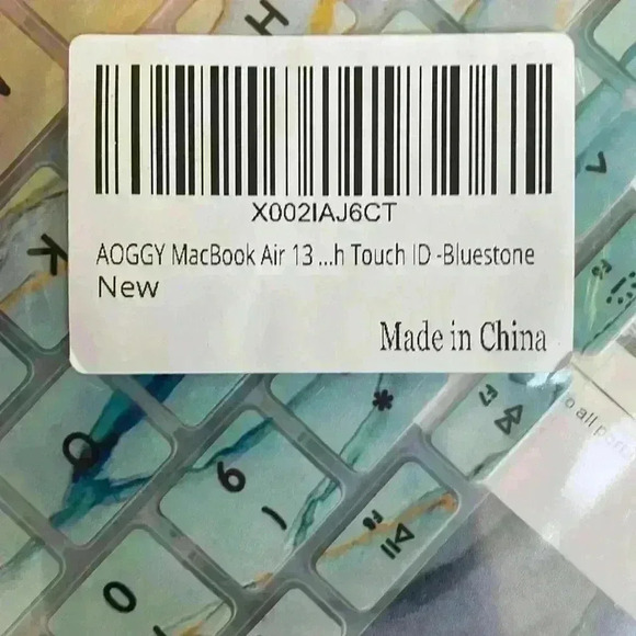 NWT AOGGY MacBook Air 13 case and keyboard cover - Picture 4 of 4